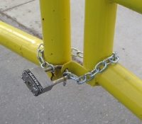 chain on gate